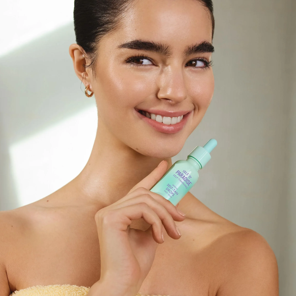 ISLE OF PARADISE Face and Body Self-Tanning Drops Medium 30ml - Краплі для автозасмаги обличчя та тіла у відтінку Medium - фото №2 ISLE OF PARADISE Face and Body Self-Tanning Drops Medium 30ml - Краплі для автозасмаги обличчя та тіла у відтінку Medium - фото №2
